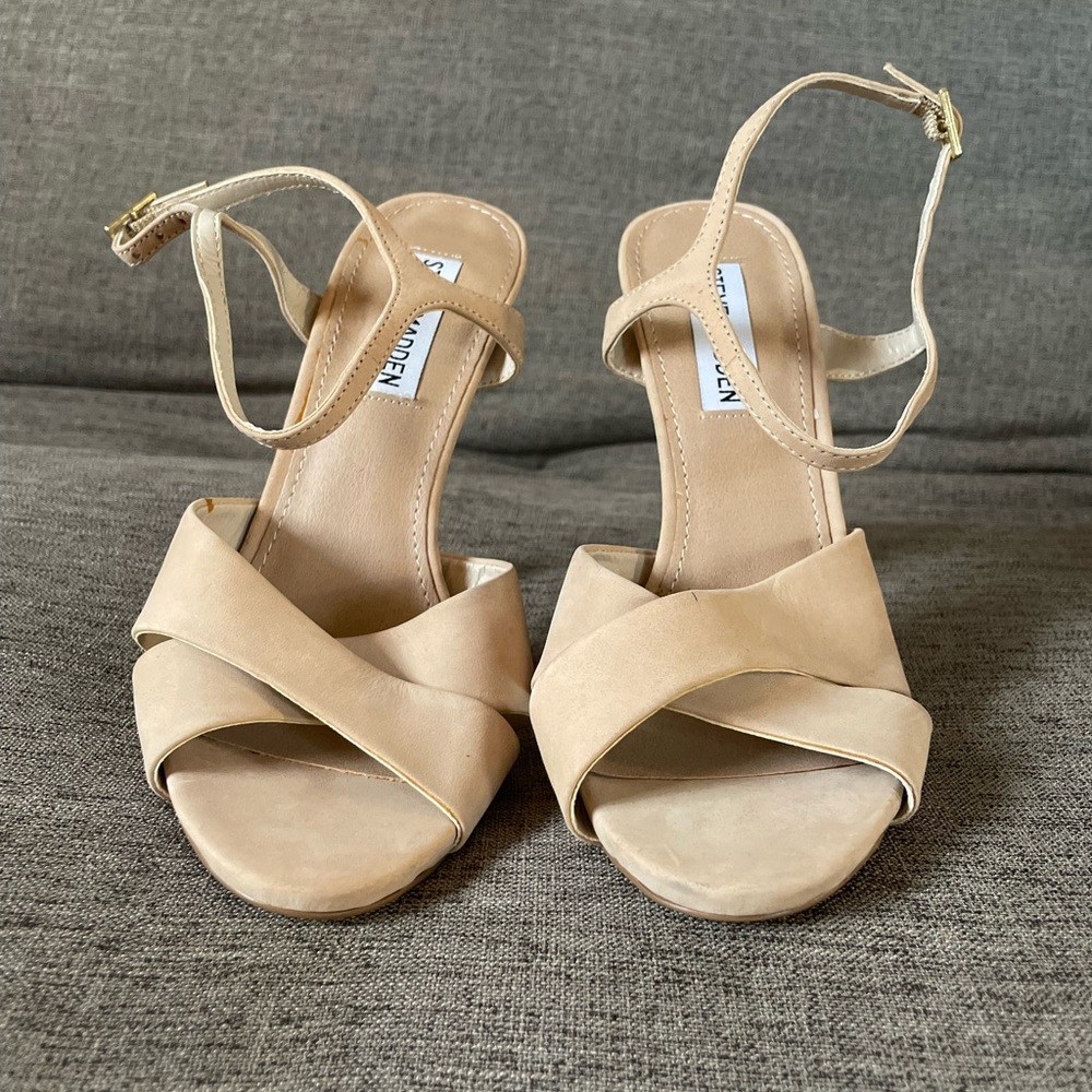 6.5 Steve Madden Blush Suede Heels